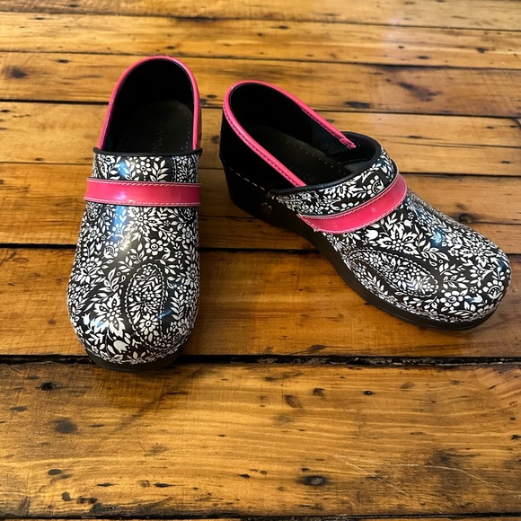 Paisley w pink contrast Sanita Koi clogs size 38 - Picture 3 of 8